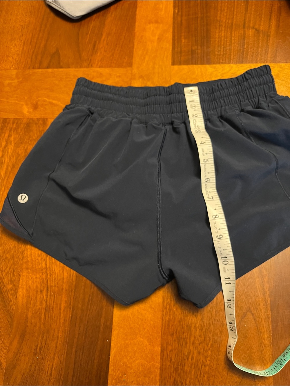 Lululemon Women’s Tempo Running Shorts - Light Gray & Navy, size 4, pair - Picture 13 of 13